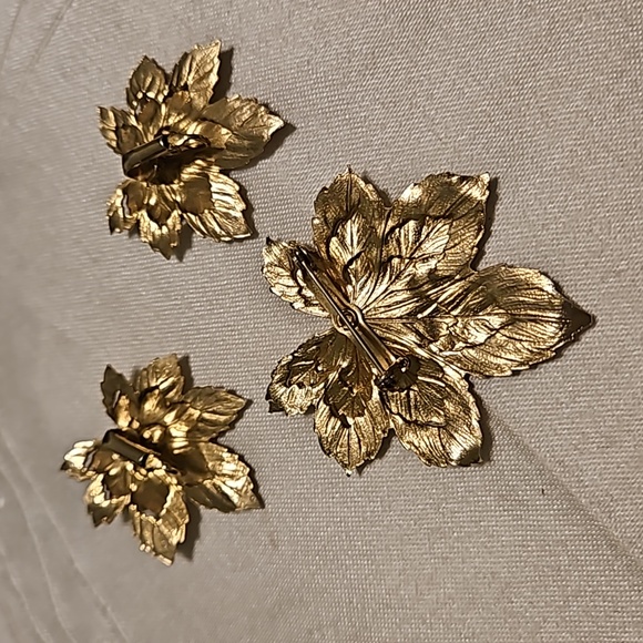 1950's Maple Leaf Brooch and Earring Set Gold Tone - Picture 4 of 4